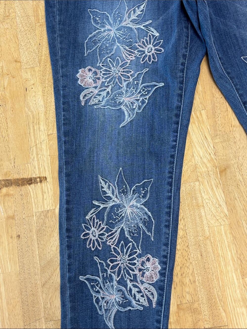 NWT Lane Bryant Plus Size 16 Floral Applique Embroidered Skinny Jeans Cropped - Picture 5 of 8